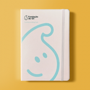 Caderno simples com elástico